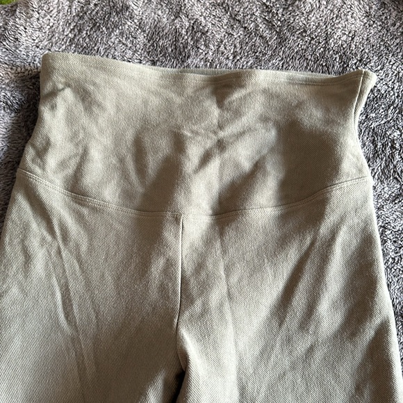 Yummie XL jeggings in a beautiful olive green - Picture 2 of 5